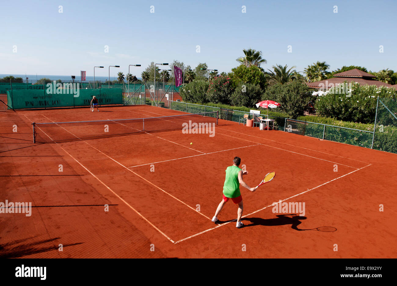 Les joueurs de tennis dans l'action au Premier Ministre Gueral Resort à Belek, Antalya, Turquie. Banque D'Images