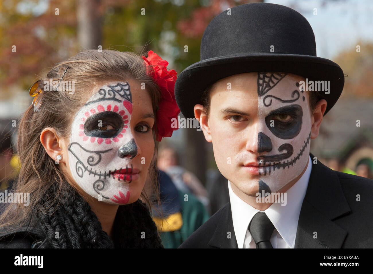 Detroit, Michigan - Les résidants, beaucoup avec des visages peints, célébrer la Fête des Morts (Dia de los Muertos). Banque D'Images