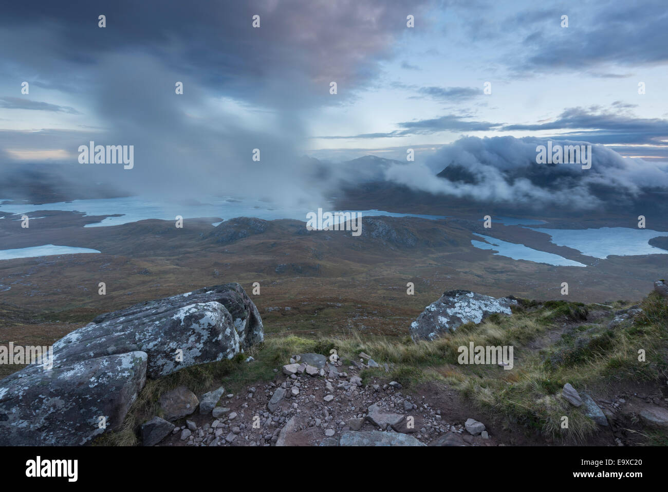 Vue depuis plus de Stac Pollaidh Inverpolly nuage sur Suilven et Cul Mor, Assynt, Sutherland, nord ouest de l'Ecosse Banque D'Images