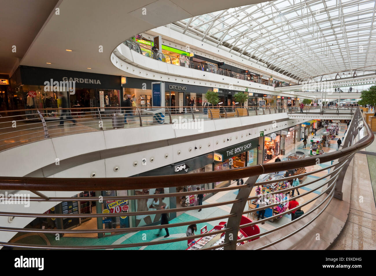 Vue horizontale du centre commercial Vasco da Gama à Lisbonne. Banque D'Images