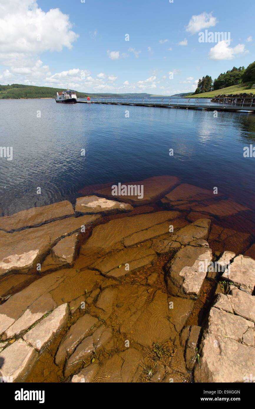 Lac de Kielder, dans le Northumberland. Vue pittoresque sur les rives du lac de Kielder à Leaplish Waterside Park. Banque D'Images