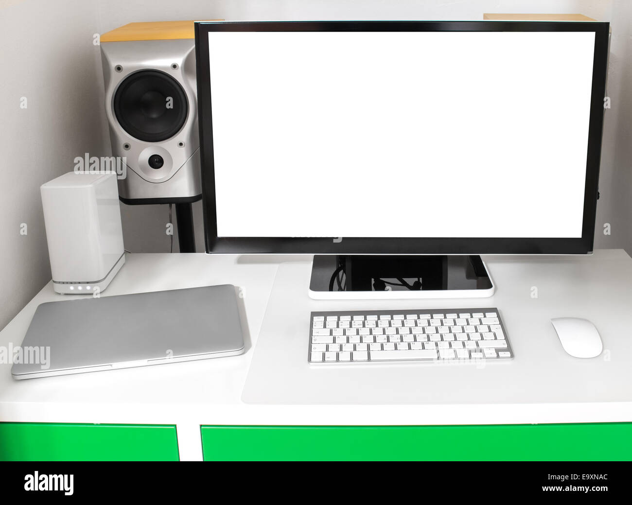 Ordinateur portable sur le bureau informatique avec écran et clavier Banque D'Images