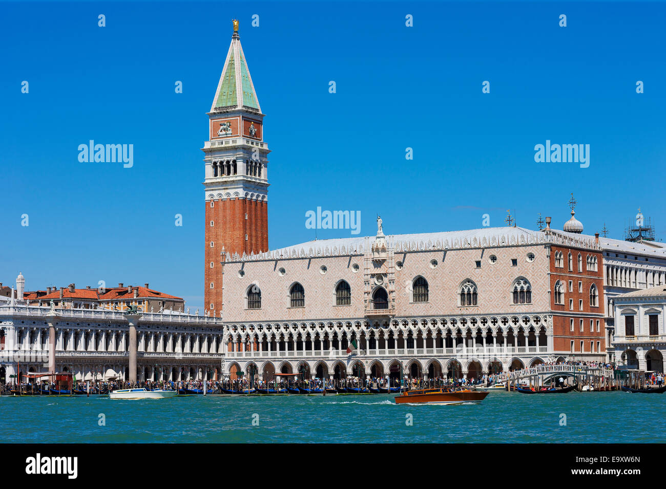Du palais des Doges et le campanile sur la Piazza di San Marco, Venise, Italie Banque D'Images