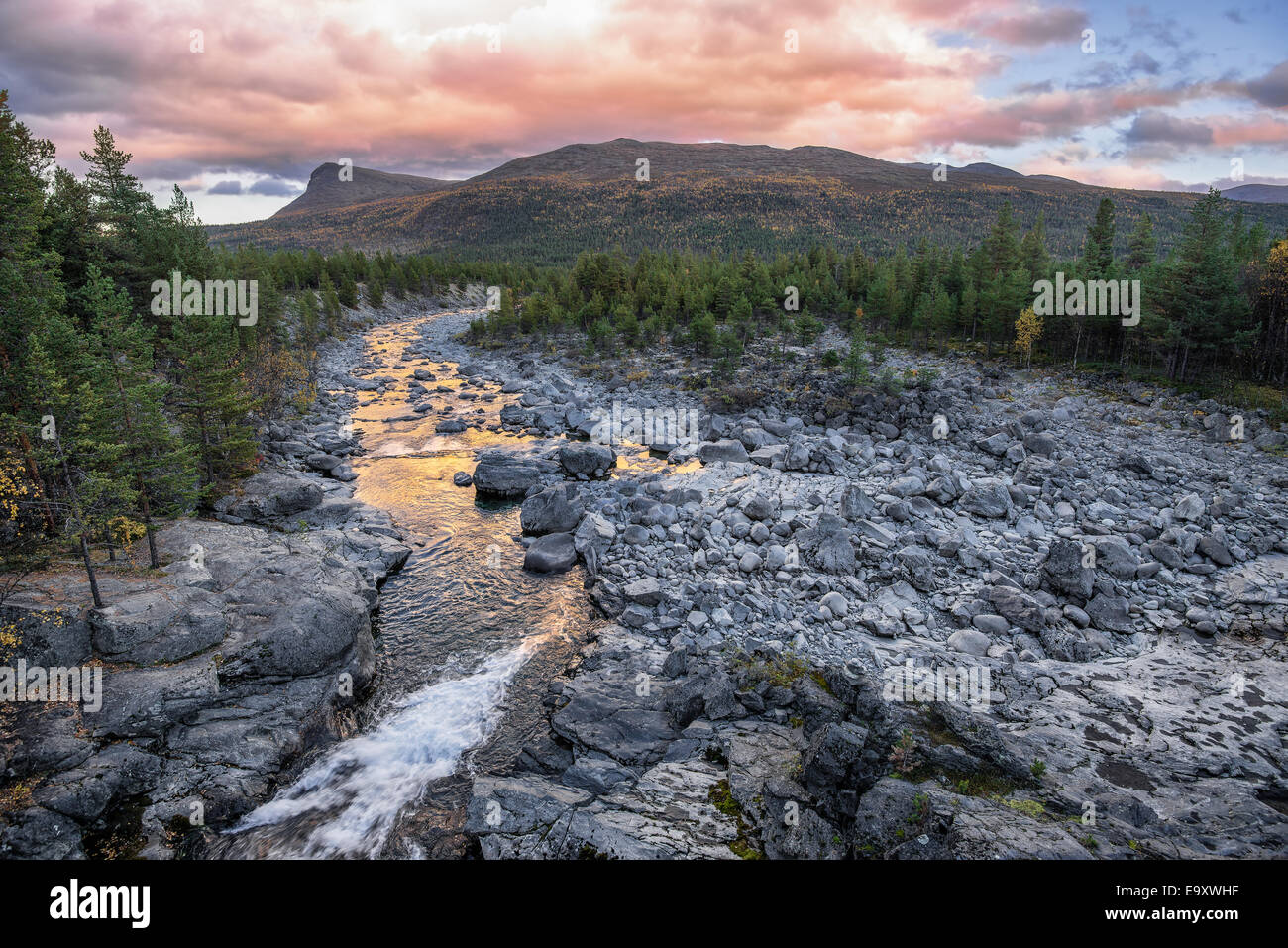 Près de la rivière Sjoa Gjendesheim, Jotunheim Parc National, Norvège Banque D'Images