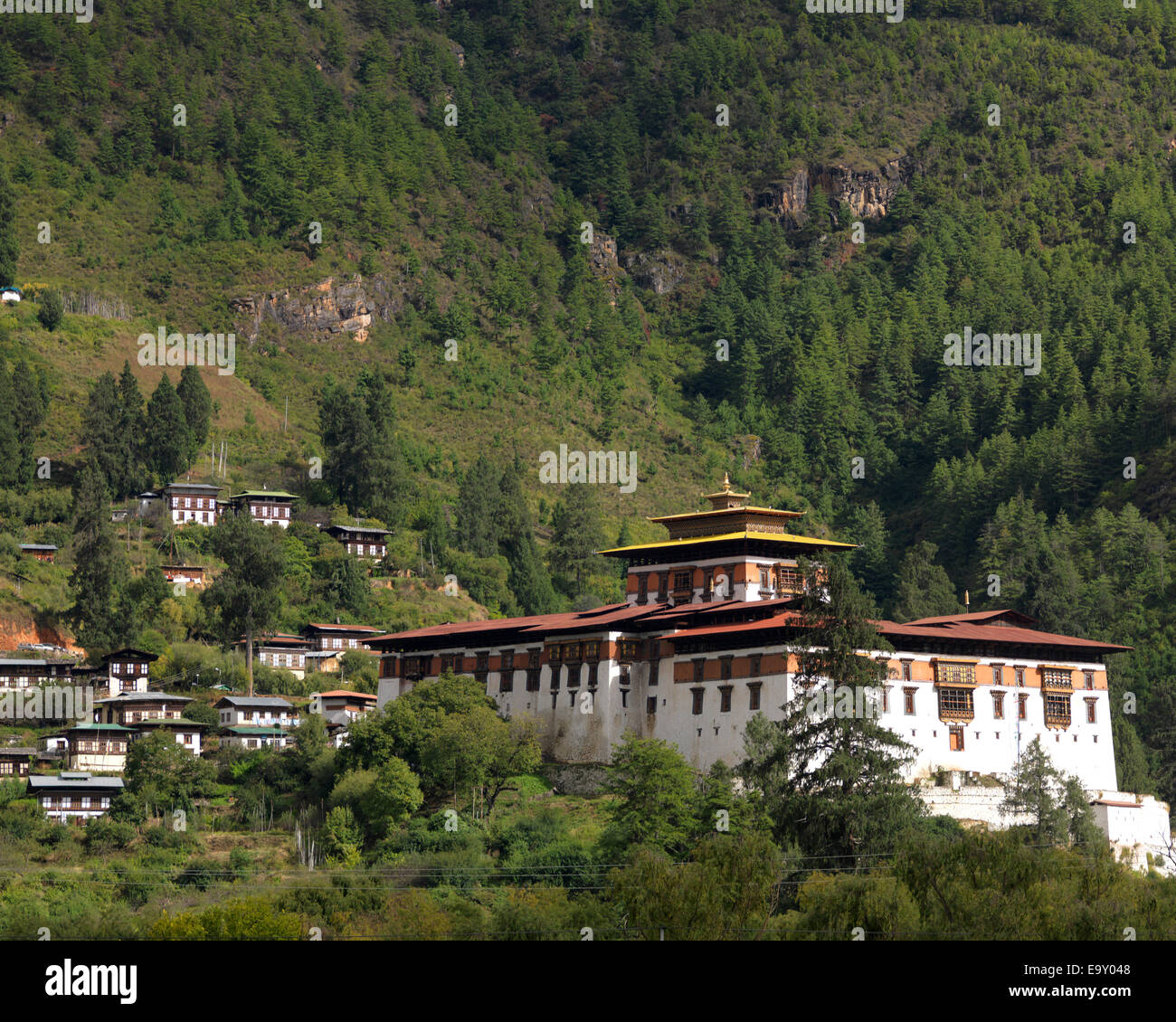 Maisons sur une montagne, de la vallée de Paro, Bhoutan, district de Paro Banque D'Images