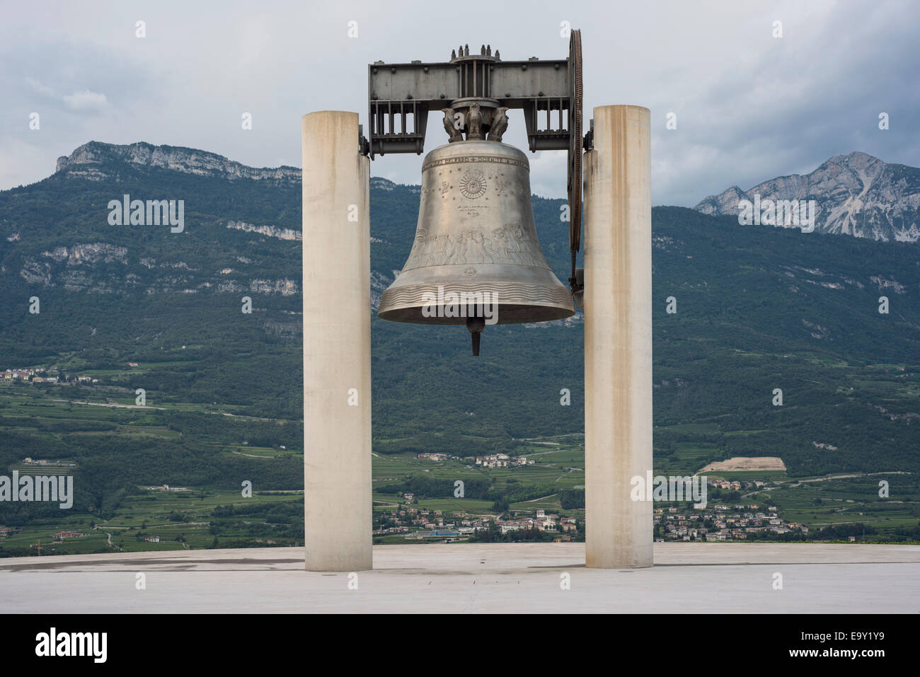 La cloche de la paix Maria Dolens, Monument commémoratif de la Première Guerre mondiale, Région du Trentin-Haut-Adige Rovereto, Italie Banque D'Images