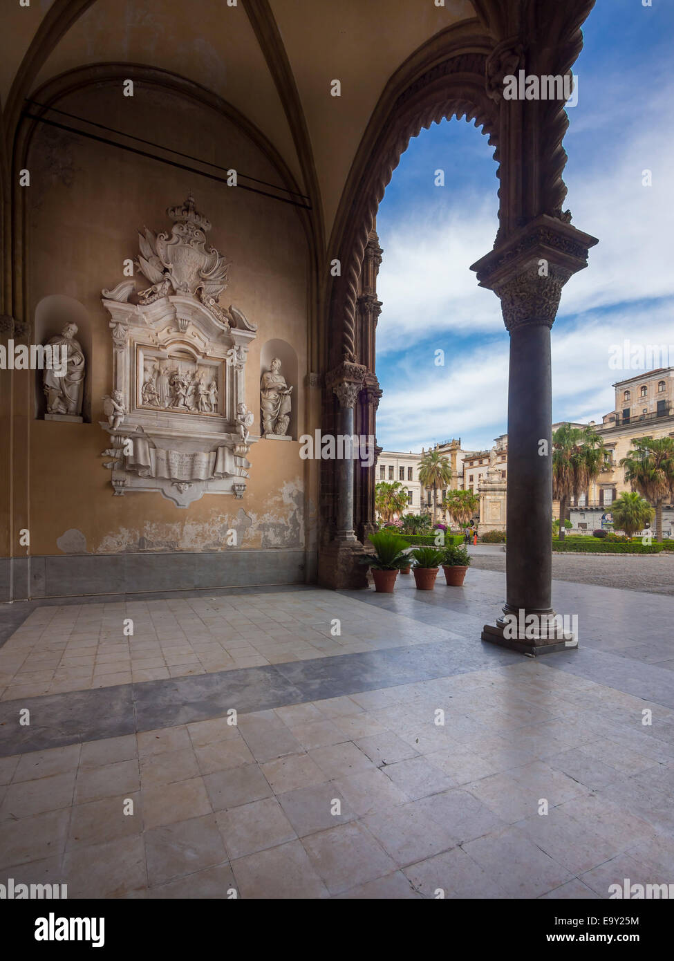 Reliefs, la cathédrale de Palerme, Corso Vittorio Emanuele, Palerme, Sicile, Italie Banque D'Images