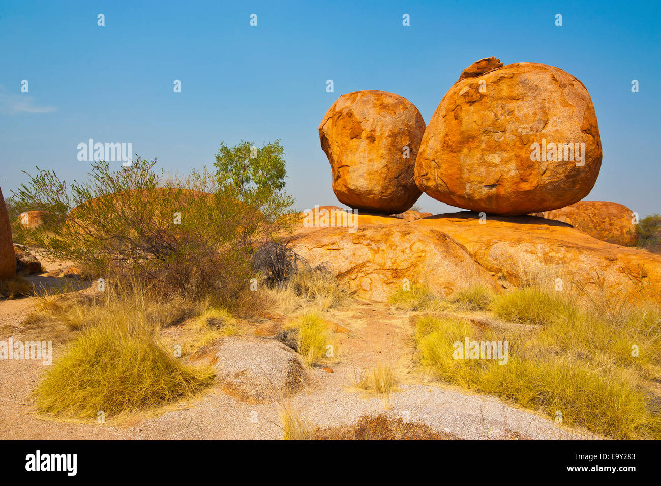 Les rochers de granit dans le Devil's Marbles, Karlu Karlu Réserve de conservation, Territoires du Nord, Australie Banque D'Images