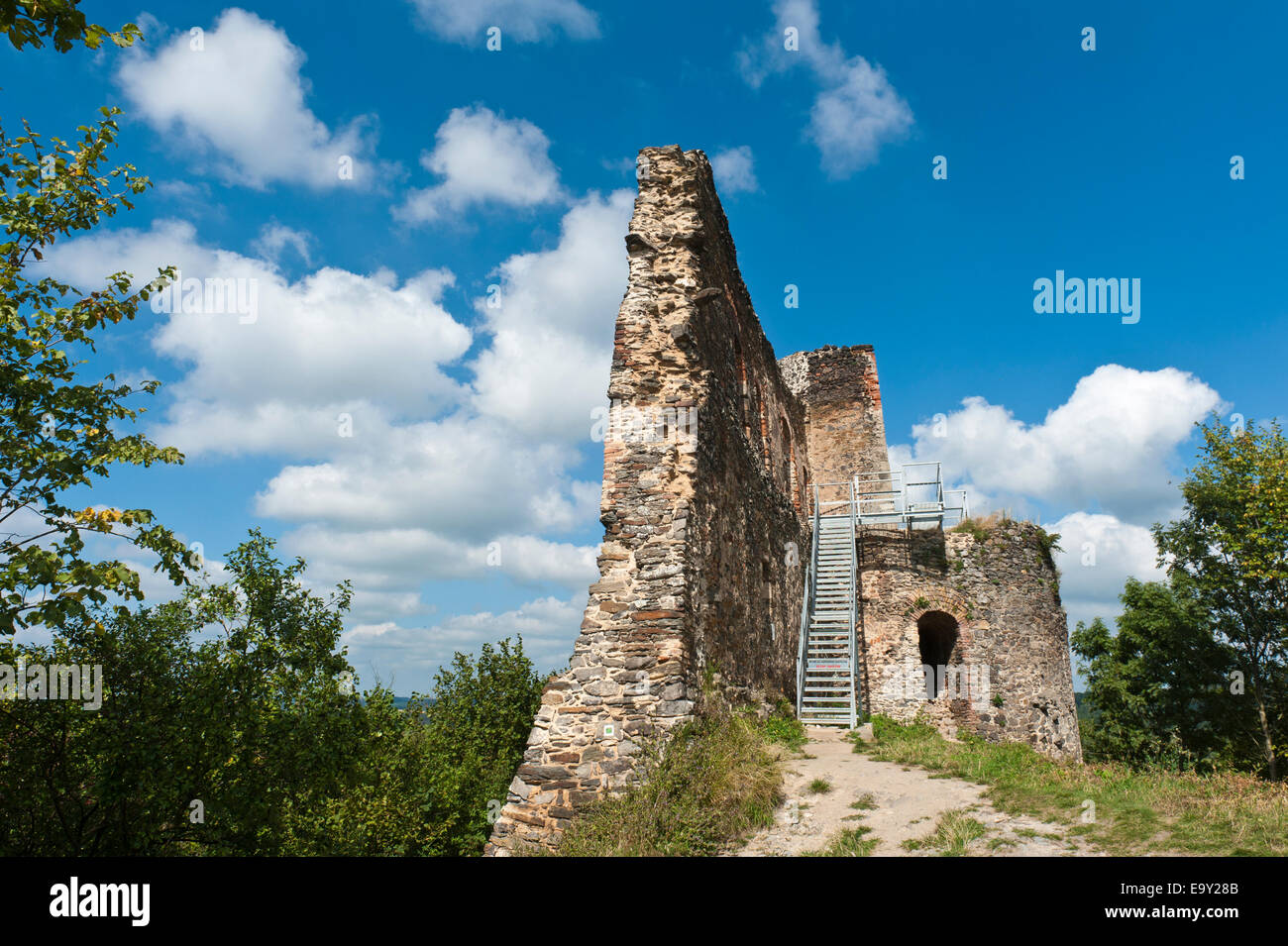 Mur délabré de Švamberk Château, communauté de Kokašice, Plzeňský kraj République Tchèque, Banque D'Images