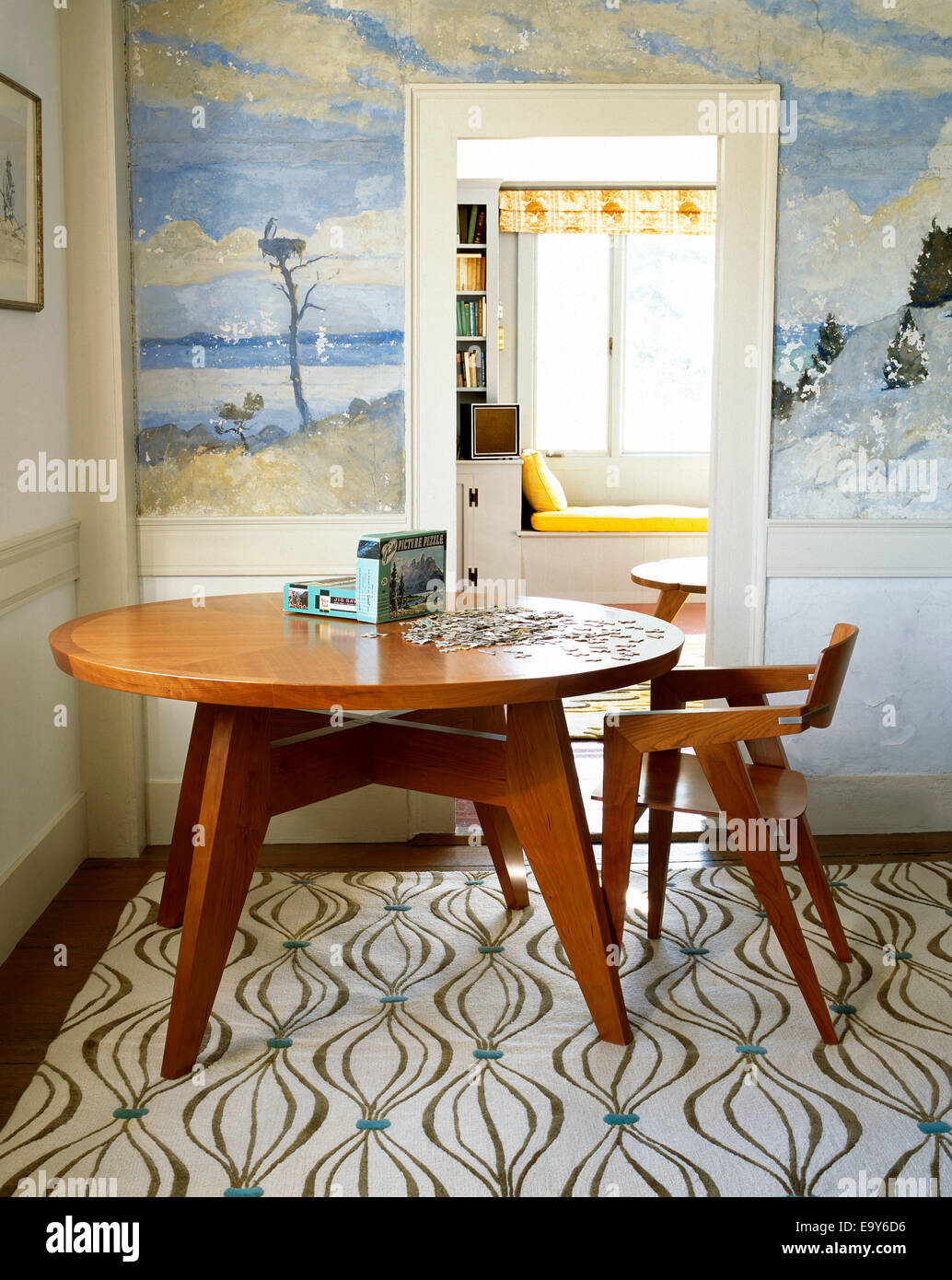 Table de salle à manger avec photo puzzle Banque D'Images