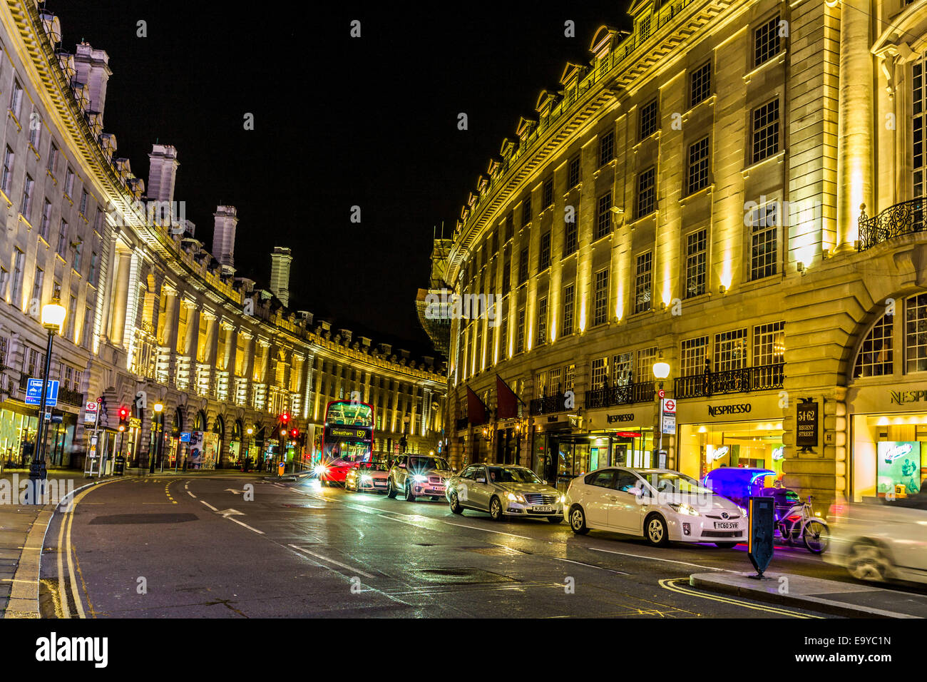 Regent Street, Londres, dans la nuit Banque D'Images