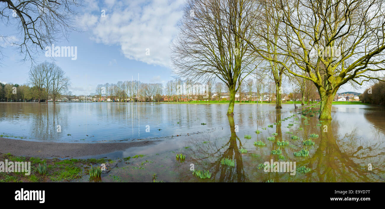 Sentier inondé et recreation ground de Monmouth, dans le sud du Pays de Galles. Banque D'Images