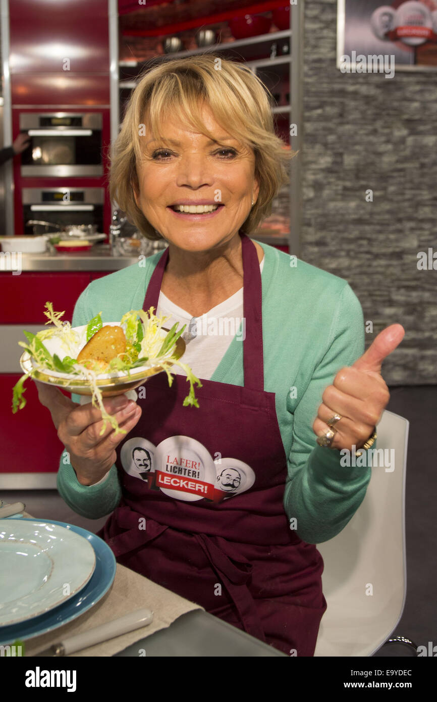 La cuisine allemande ZDF TV show Lafer Lichter Lecker à Fernsehmacher-Studio avec : Uschi Glas Où : Hambourg, Allemagne Quand : 02 mai 2014 Banque D'Images