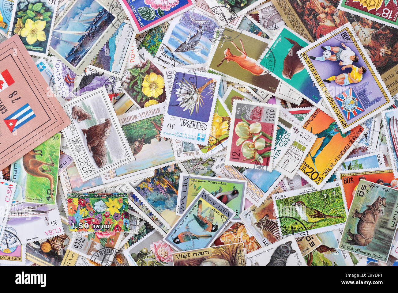 Série de timbres du monde entier - circa 1971-1978 : un post de timbres dans le monde montre l'image. Banque D'Images