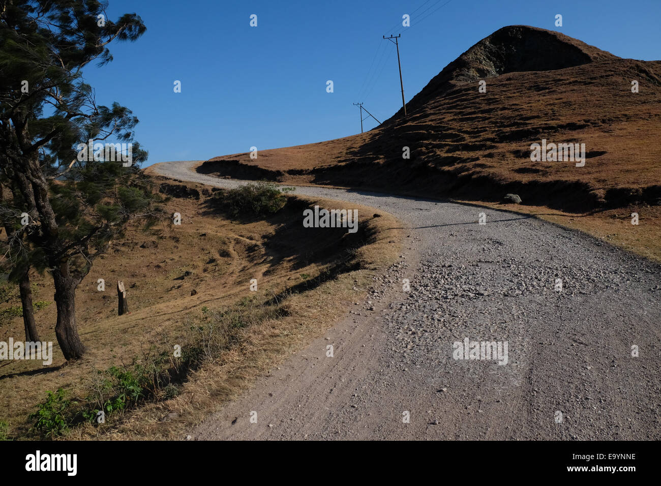 Route reliant le village de Fatumnasi et SOE, capitale de la régence du Timor central du Sud, dans l'île de Timor, province de Nusa Tenggara orientale, Indonésie. Banque D'Images