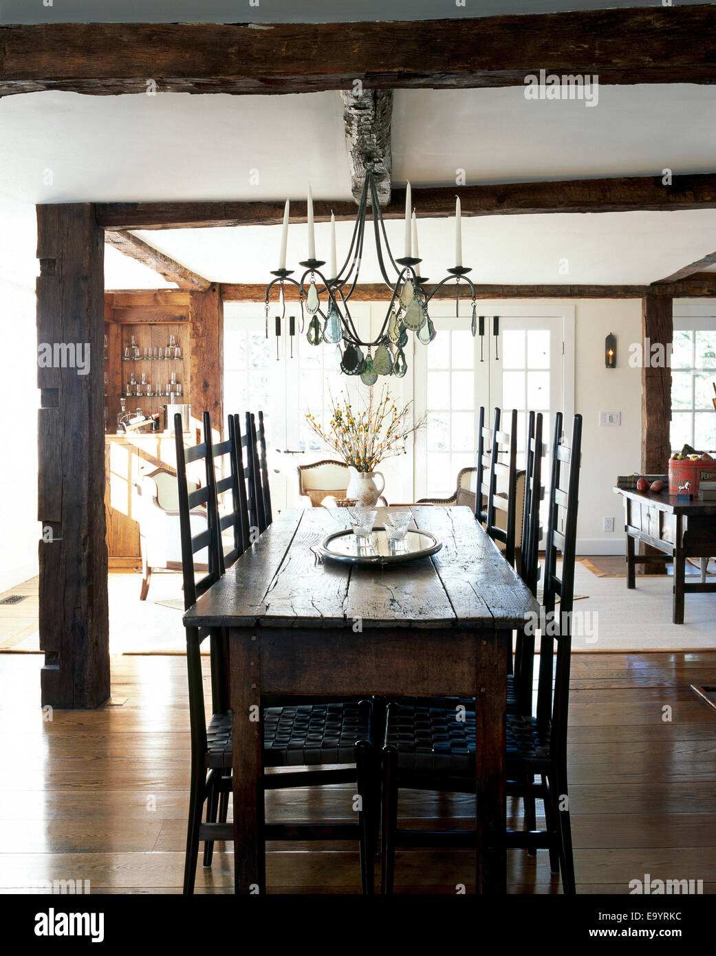 Table de salle à manger et chaises dans les maisons Banque D'Images
