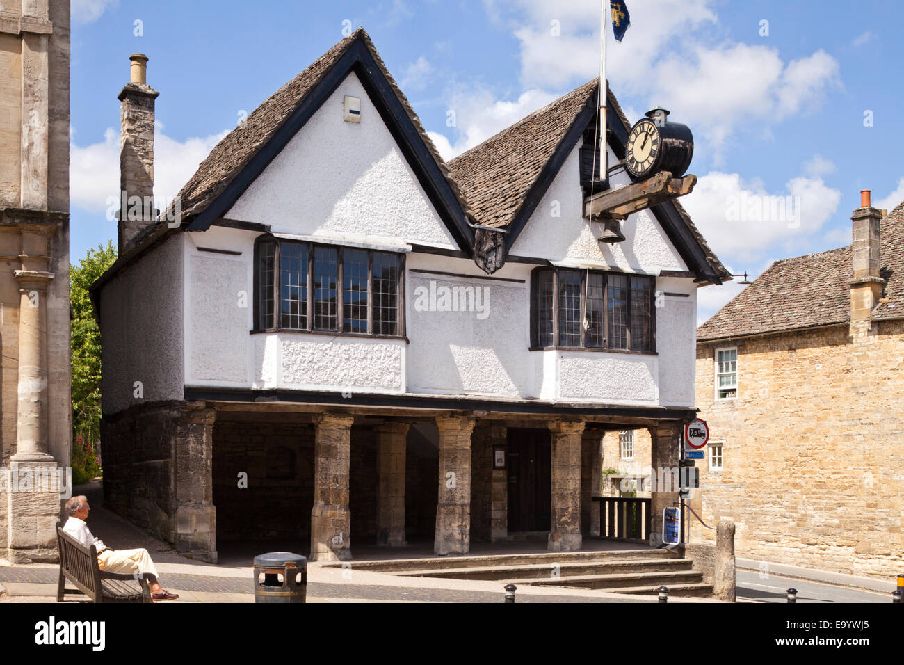 Le Musée Tolsey dans la ville de Cotswold Burford Oxfordshire, UK - Le bâtiment date du début du 16e siècle Banque D'Images