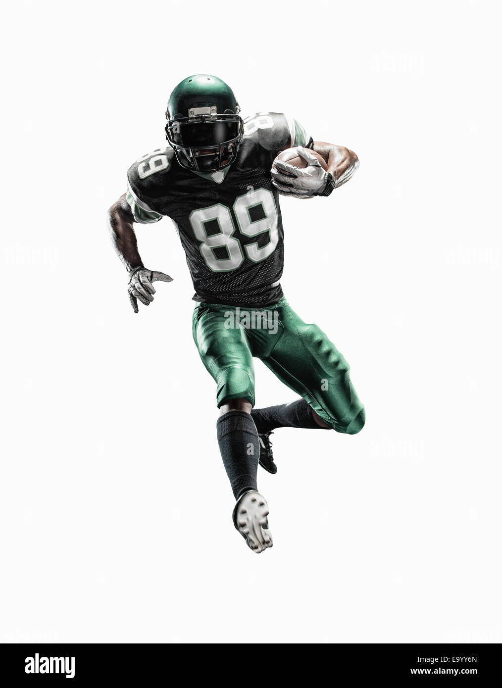 Portrait de jeune homme football player running with ball Banque D'Images