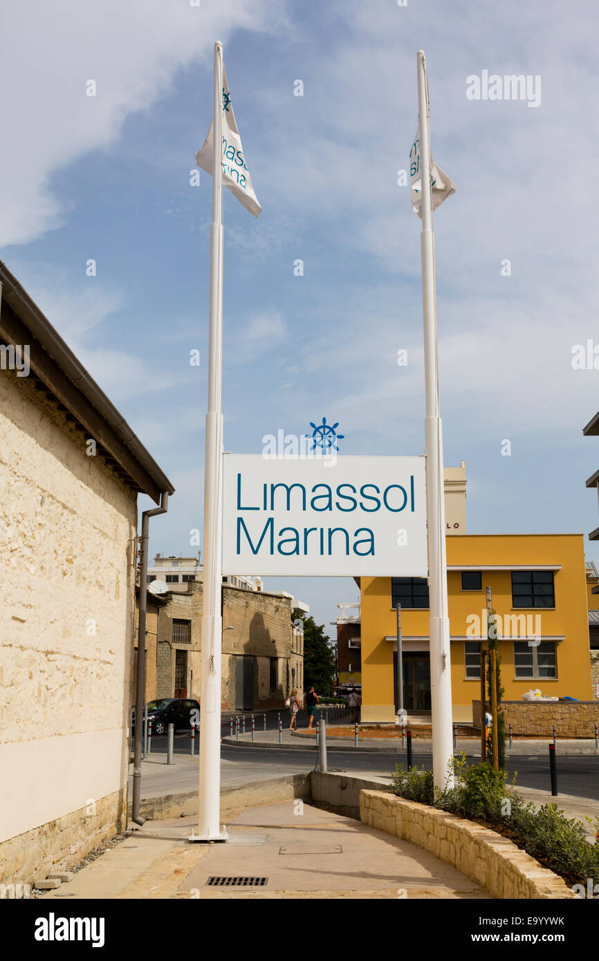 Inscrivez-vous à l'entrée de la nouvelle marina de Limassol, Limassol, Chypre. Banque D'Images