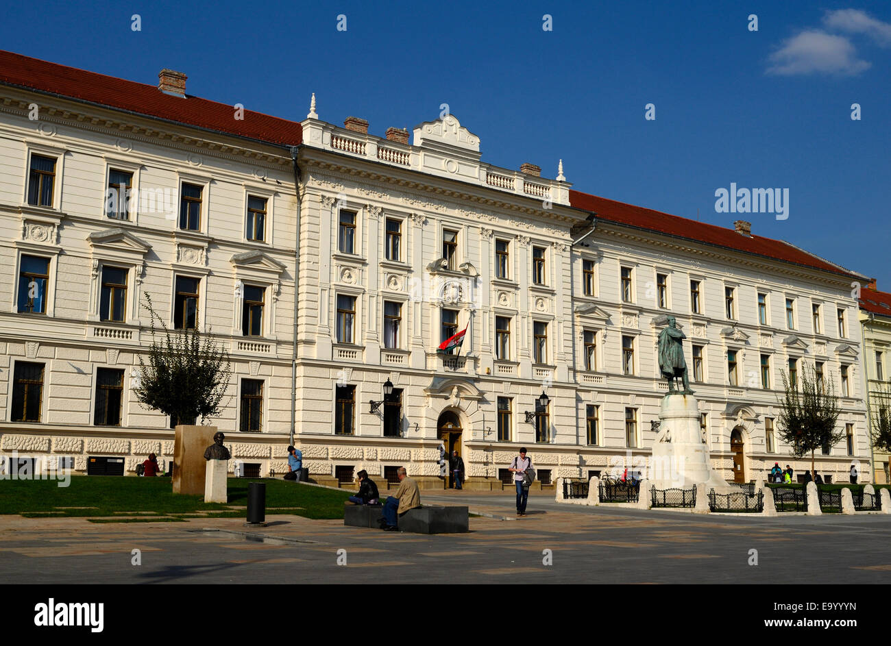 Bâtiment de bureaux du gouvernement du comté de Baranya Pecs Hongrie Transdanubie du Sud. Banque D'Images