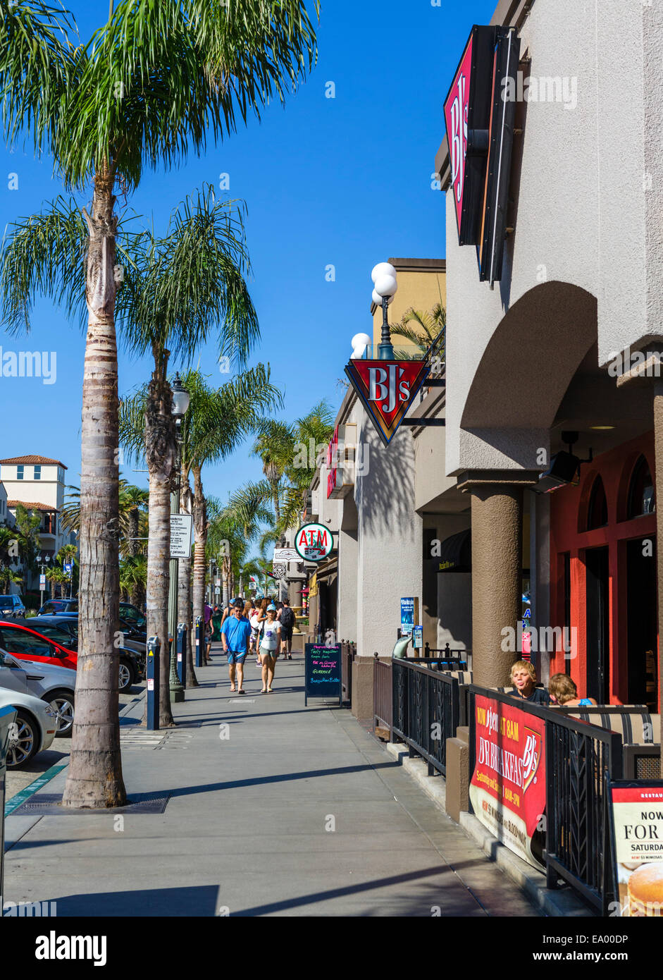 Main Street dans le centre-ville de Huntington Beach, Orange County, Californie, USA Banque D'Images