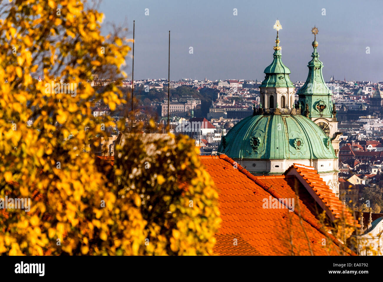 Eglise Saint-Nicolas de Prague, petite ville, Prague automne République tchèque Banque D'Images