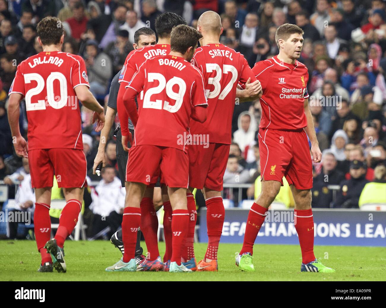 Madrid, Espagne. 4ème Nov, 2014. Steven Gerrard (Liverpool FC) en action au cours de l'UEFA Champions League entre le Real Madrid et Liverpool. Le Real Madrid a remporté le match 1-0 à Santiago Bernabeu, le 4 novembre 2014 à Madrid Crédit : Jack Abuin/ZUMA/Alamy Fil Live News Banque D'Images