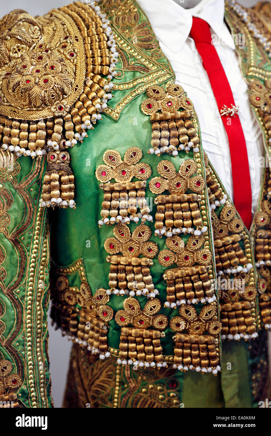 Traje de luces (robe) de l'ancien torero Rafael González Madrid "Machaquito", Museo Taurino Córdoba / Musée de la tauromachie de Cordoue, Espagne Banque D'Images