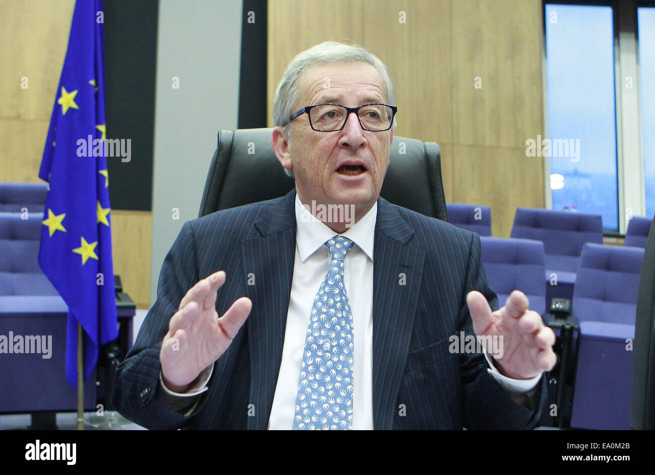 Bruxelles, Belgique. 5Th Nov, 2014. Le nouveau président de la Commission européenne, Jean-Claude Juncker préside la première réunion officielle de l'organe exécutif de l'UE au siège de l'UE à Bruxelles de Belgique, novembre5, 2014. Credit : Ye Pingfan/Xinhua/Alamy Live News Banque D'Images