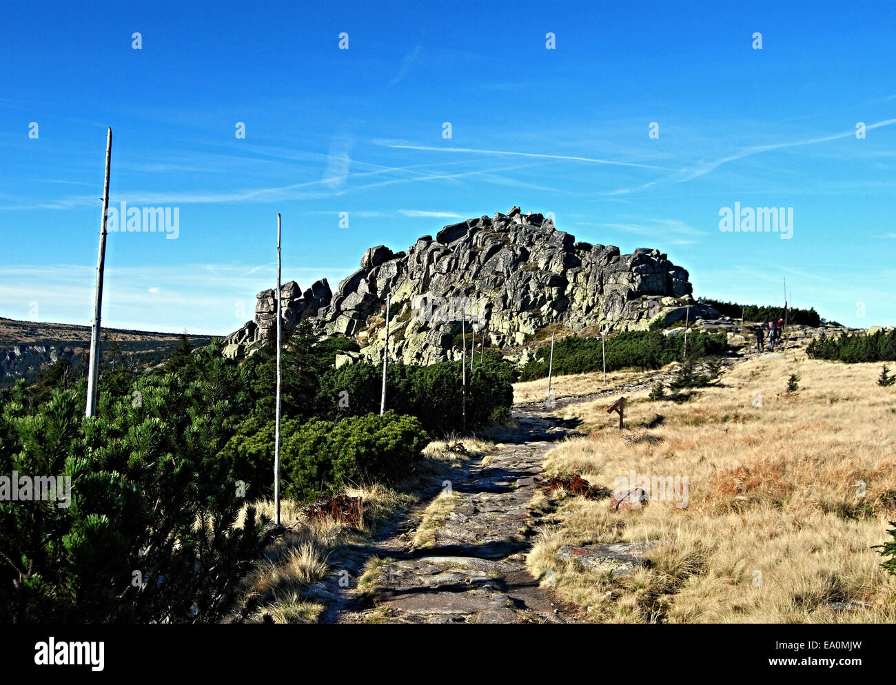 Rock formation sur colline appelée Muzske kameny dans les montagnes Krkonose Banque D'Images