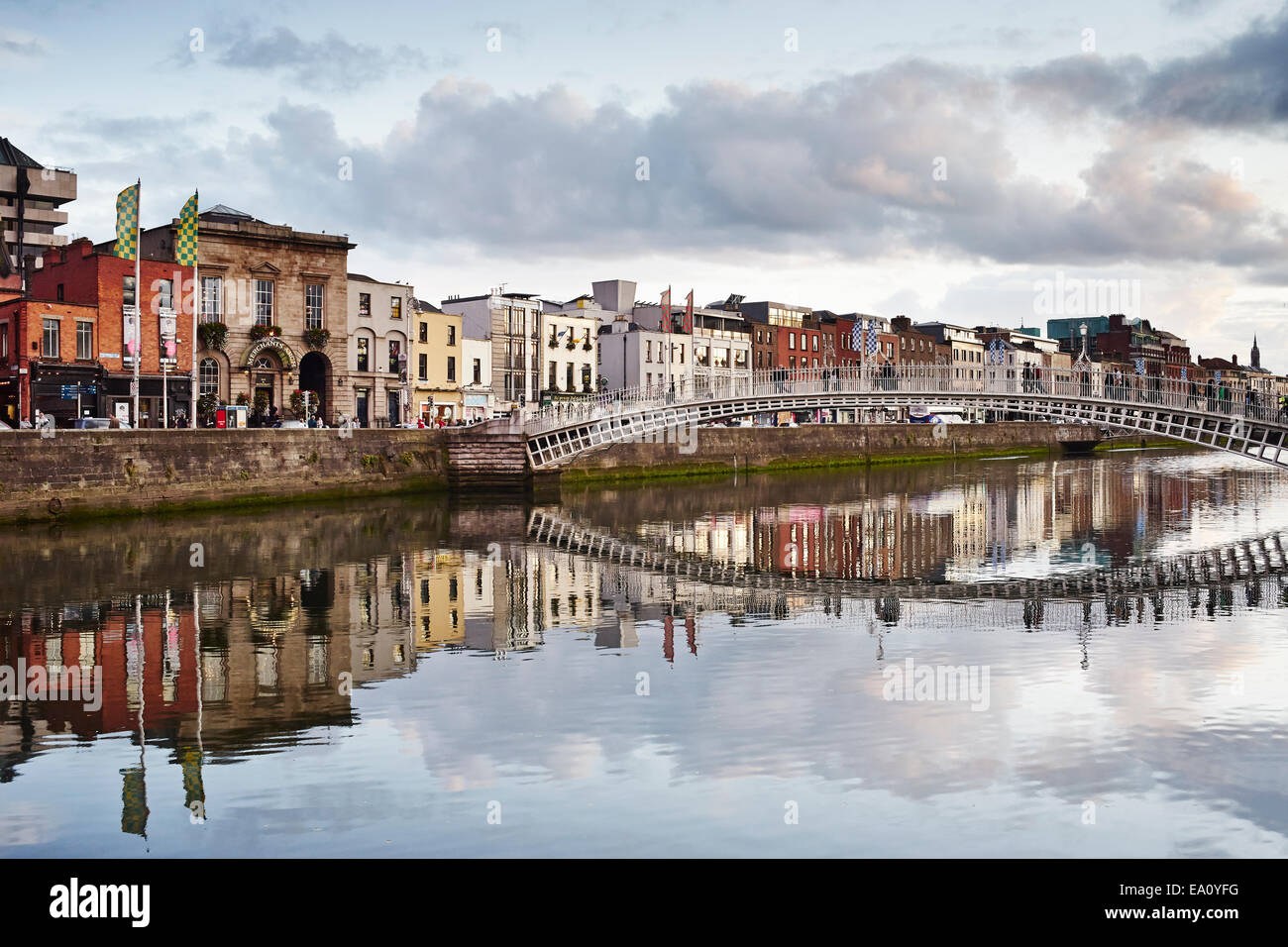 Vue de la moitié penny Bridge, Dublin, République d'Irlande Banque D'Images