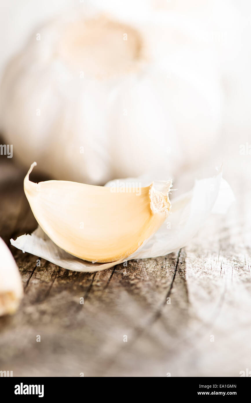 L'ail sur table en bois DOF peu profondes Banque D'Images