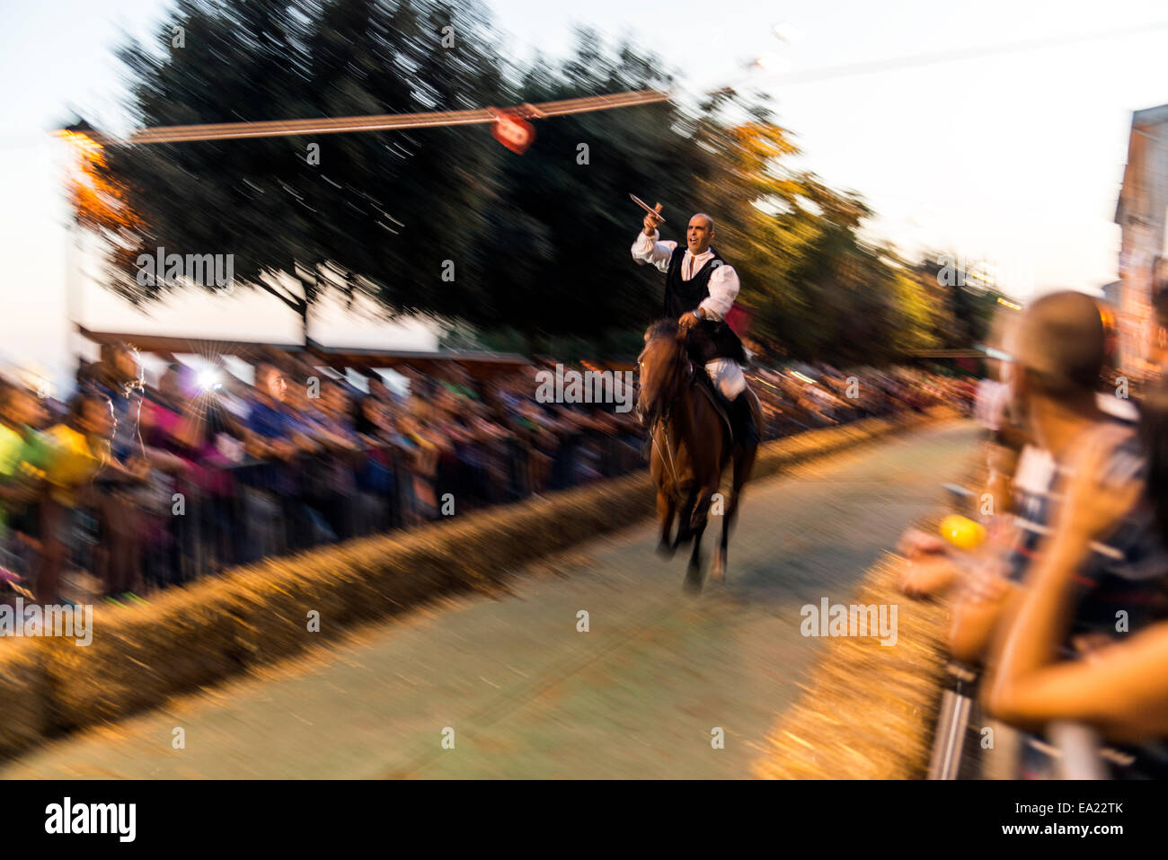 Course à l'anneau (corsa all'anello) compétition du cheval traditionnel Osilo Sardaigne Italie Banque D'Images