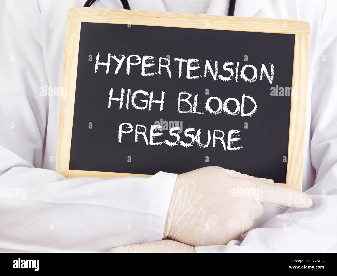 Médecin affiche des informations : l'hypertension l'hypertension Banque D'Images