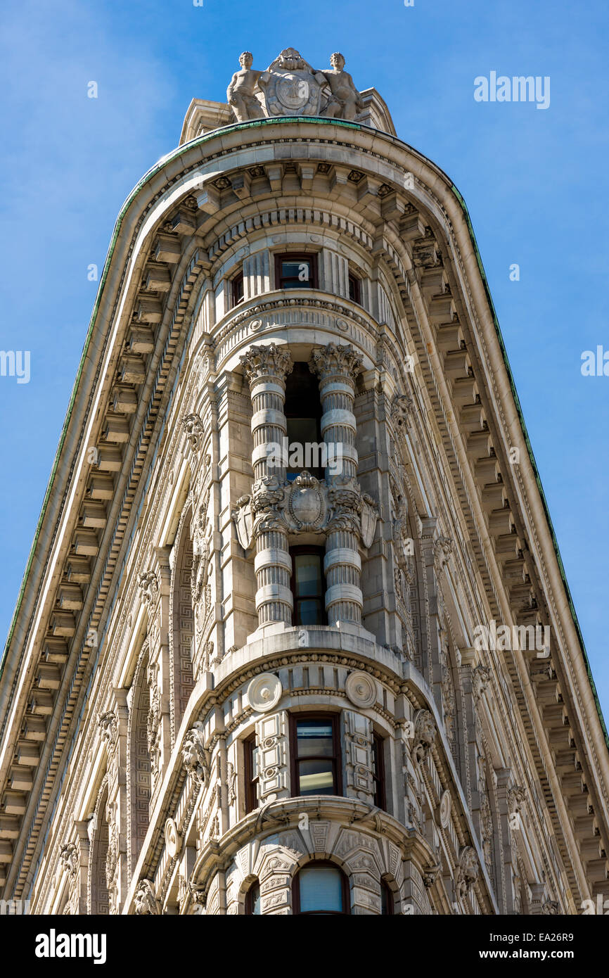 L'établissement emblématique Flatiron building sur la jonction de la 5ème Avenue et Broadway à Manhattan, New York - Etats-Unis. Banque D'Images