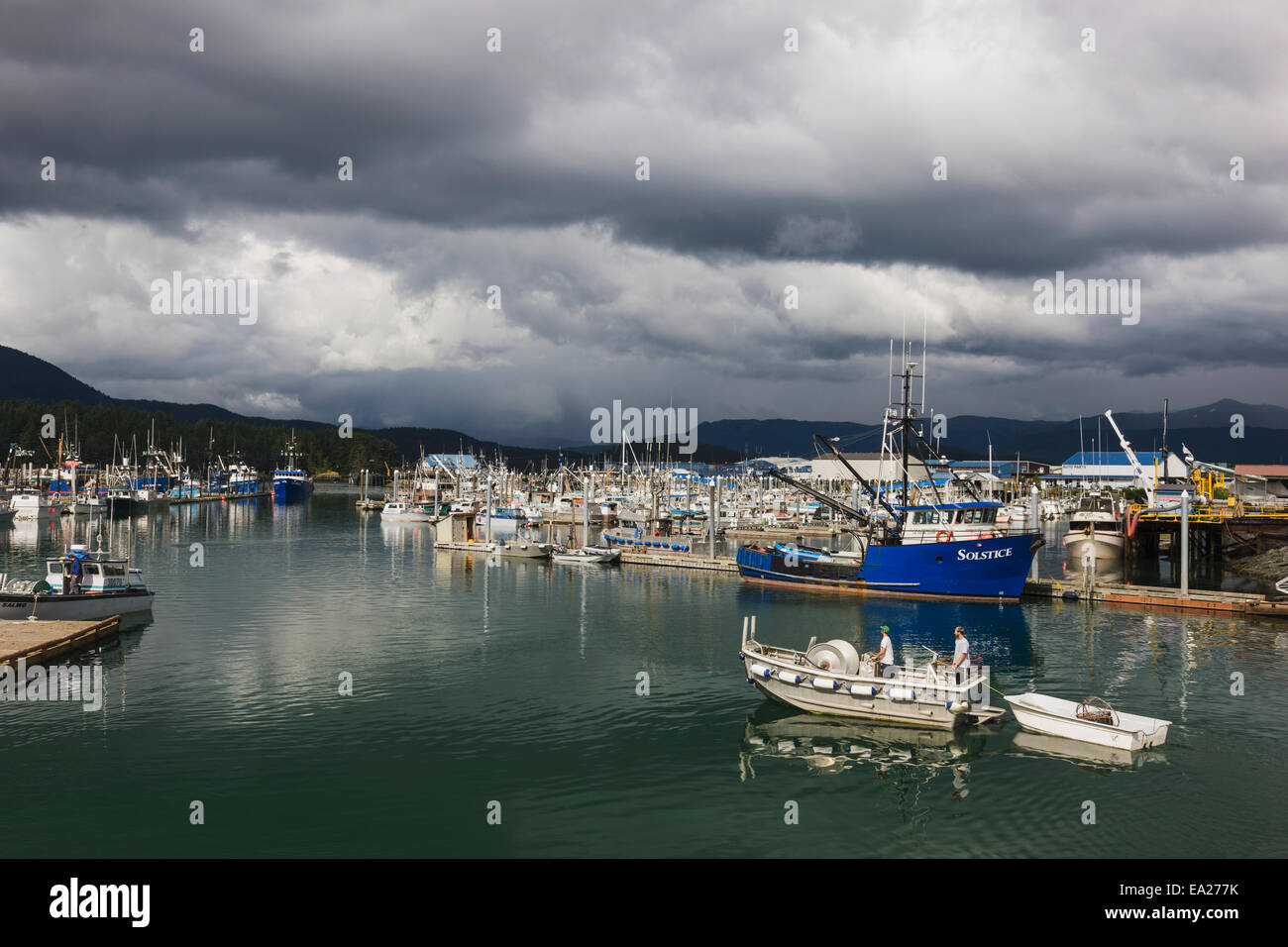 Cordova petit bateau port, Prince William Sound, Southcentral Alaska, USA. Banque D'Images