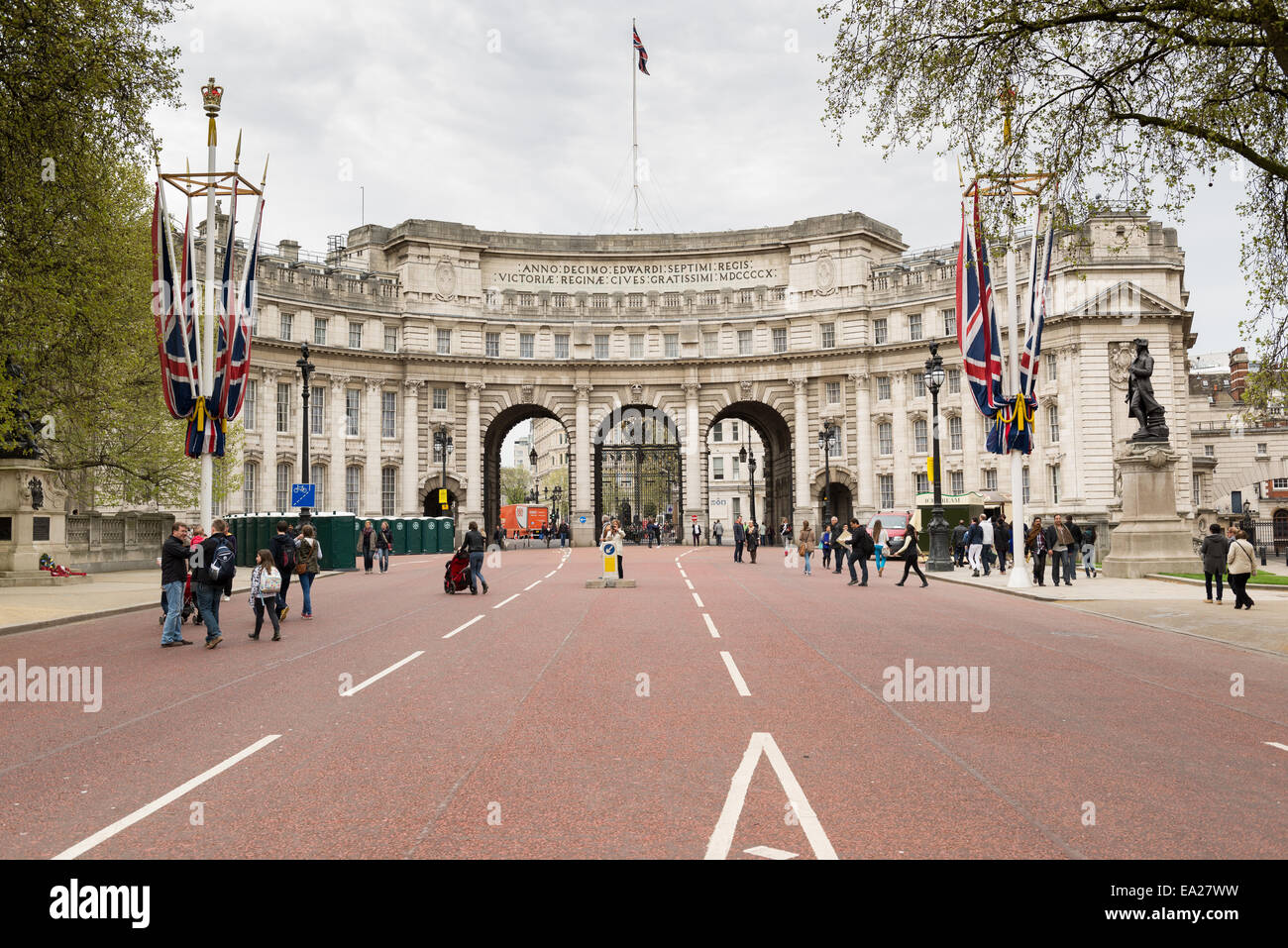 L'Admiralty Arch est assis comme une passerelle au centre commercial dans le centre de Londres Banque D'Images