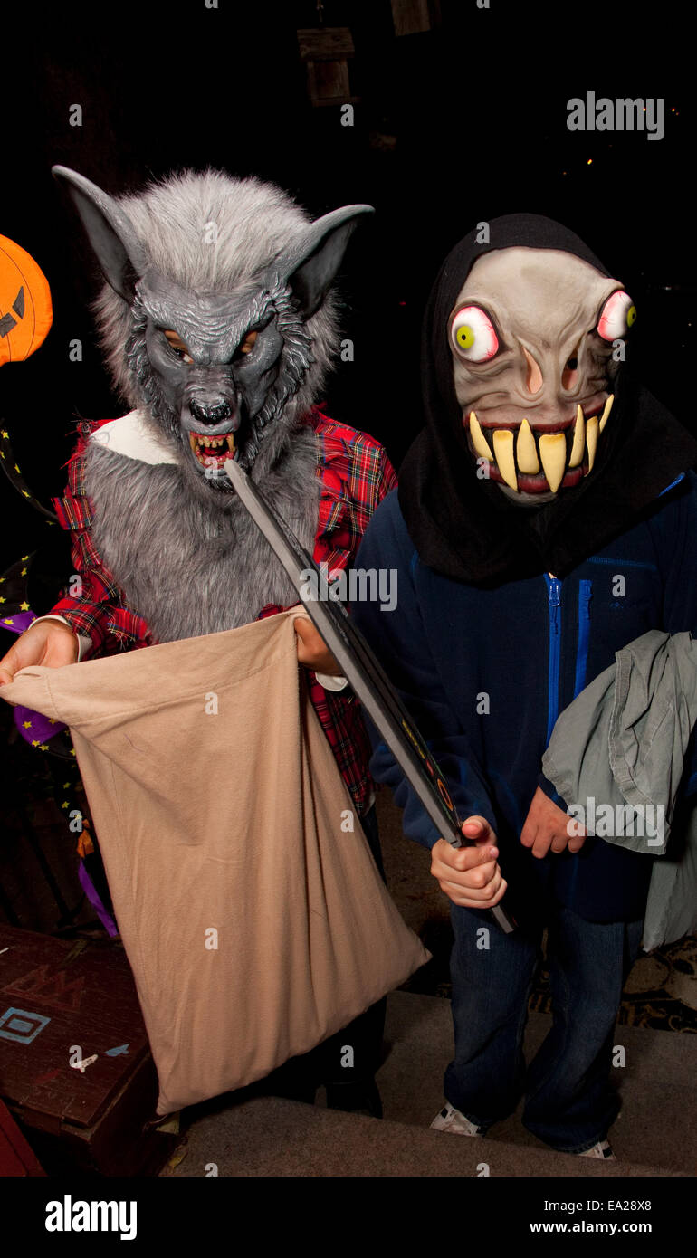 Un loup-garou et rugueux ghoul Halloween hors tour ou traitement. St Paul Minnesota MN USA Banque D'Images