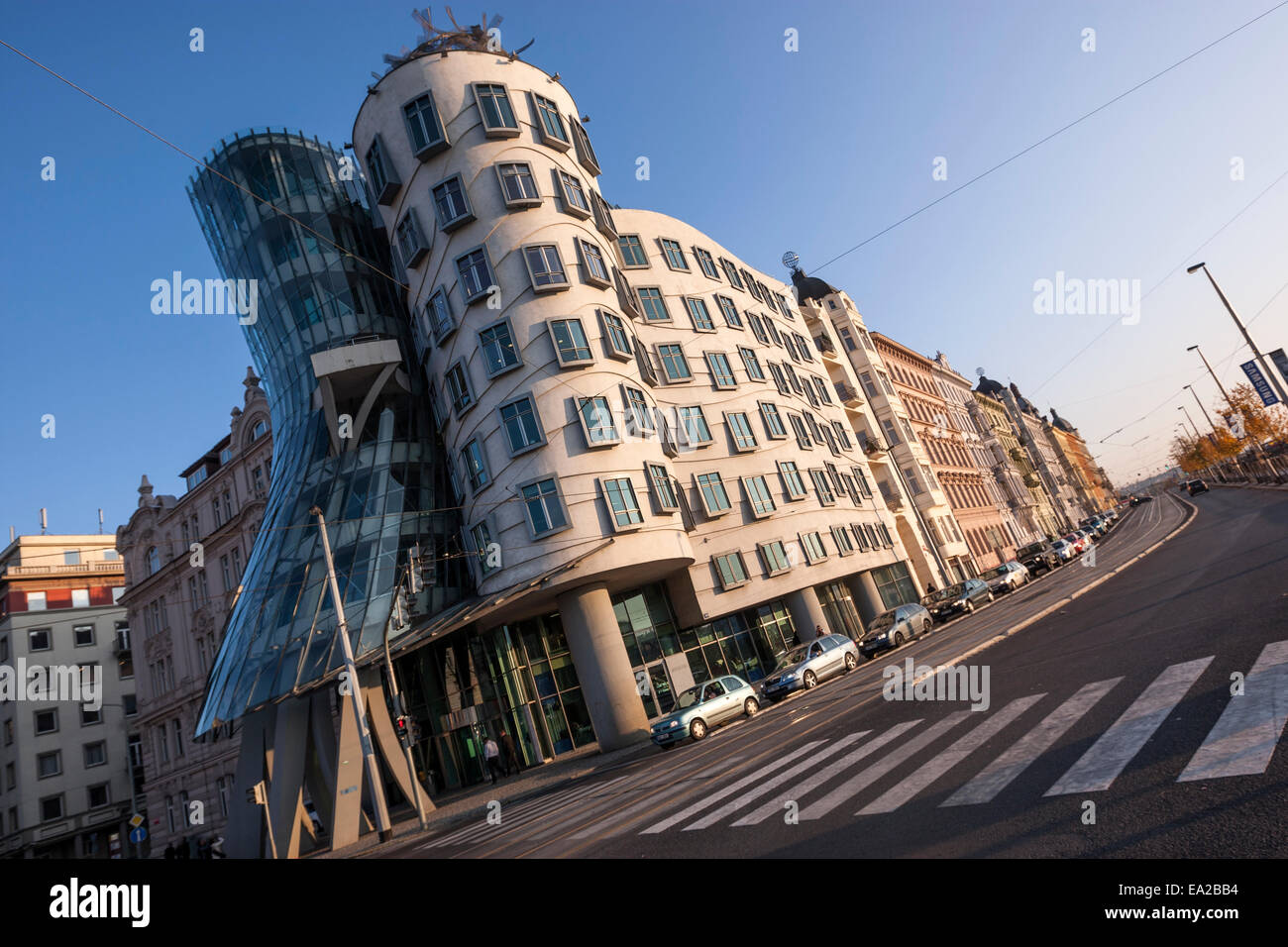 La Maison dansante ou Fred et Ginger conçu par l'architecte Vlado Milunić en collaboration avec Frank Gehry Banque D'Images