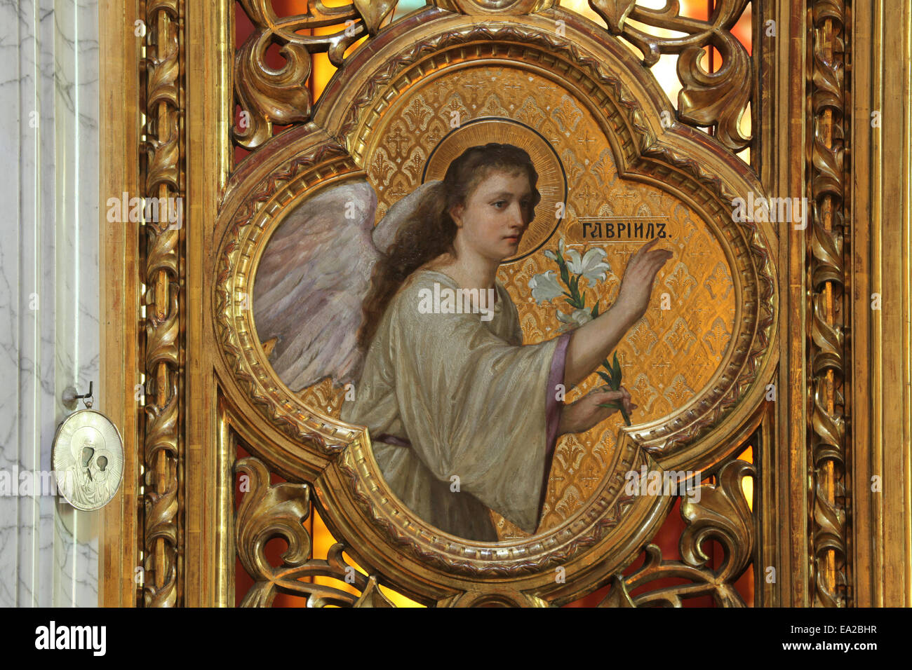 L'archange Gabriel. Icône dans les Portes Saintes de l'iconostase de marbre dans l'Église orthodoxe russe à Dresde, Saxe, Allemagne. Banque D'Images