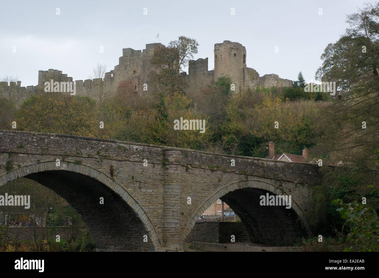 Dinham bridge et Ludlow castle, Shropshire Banque D'Images