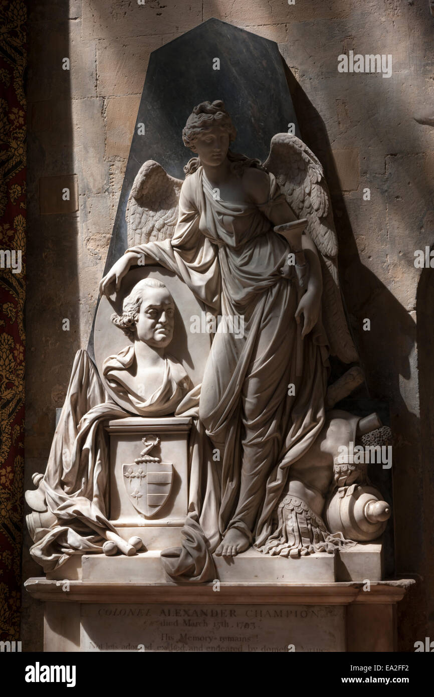 Monuments et mémoriaux à l'intérieur de l'abbaye de Bath, Bath, Somerset Banque D'Images