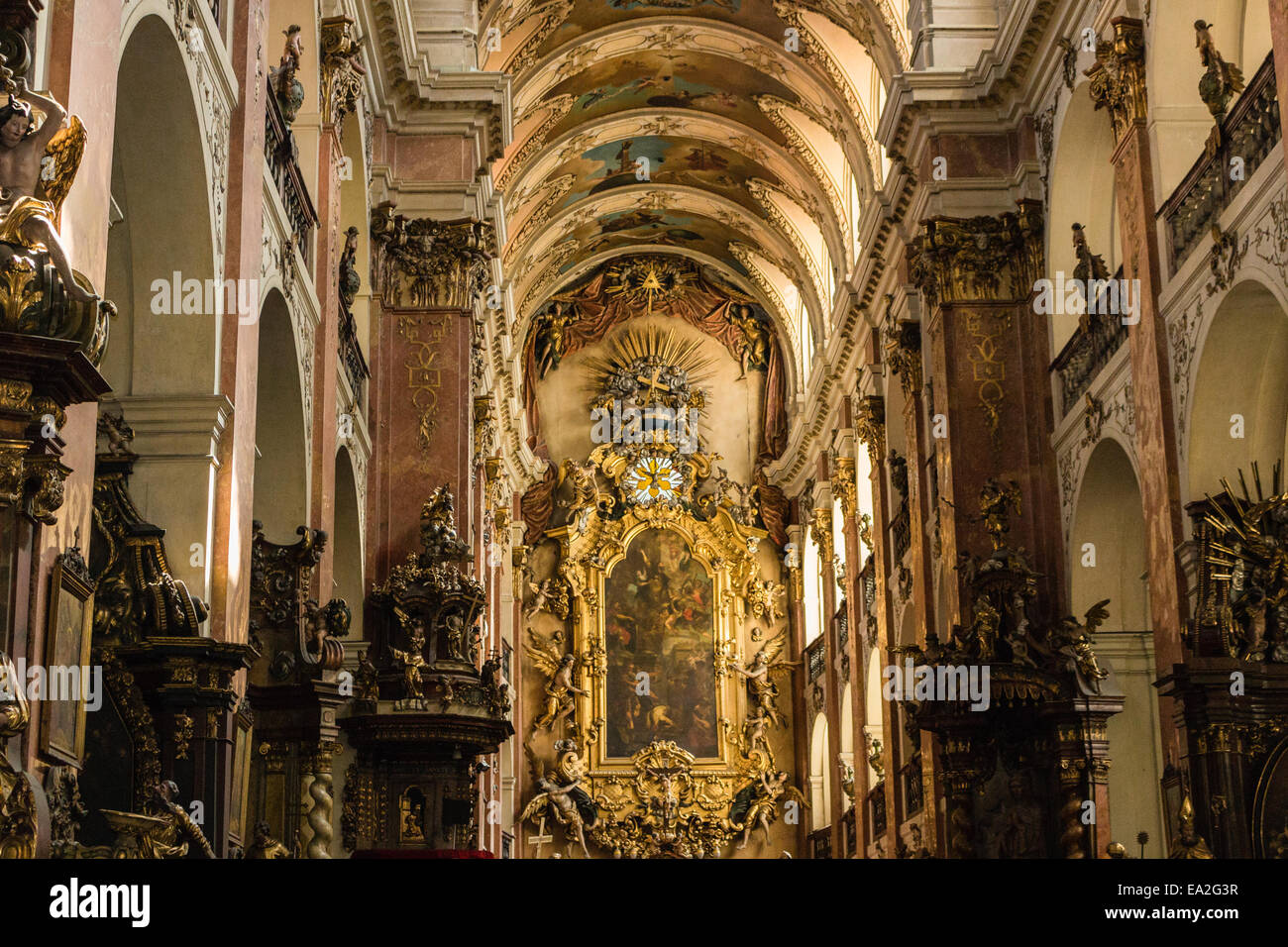 Basilique saint james prague Banque de photographies et d’images à