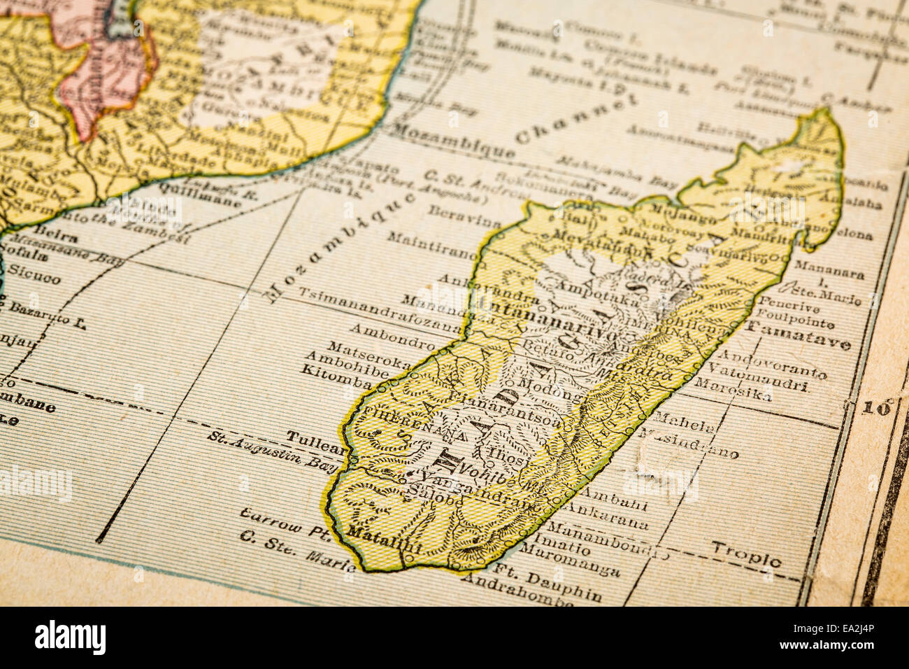 Madagascar et l'Afrique southeaster sur vintage Années 1920 map, selective focus (imprimé en 1926 - copyrights expiré) Banque D'Images Madagascar et l'Afrique southeaster sur vintage Années 1920 map, selective focus (imprimé en 1926 - copyrights expiré) Banque D'Images