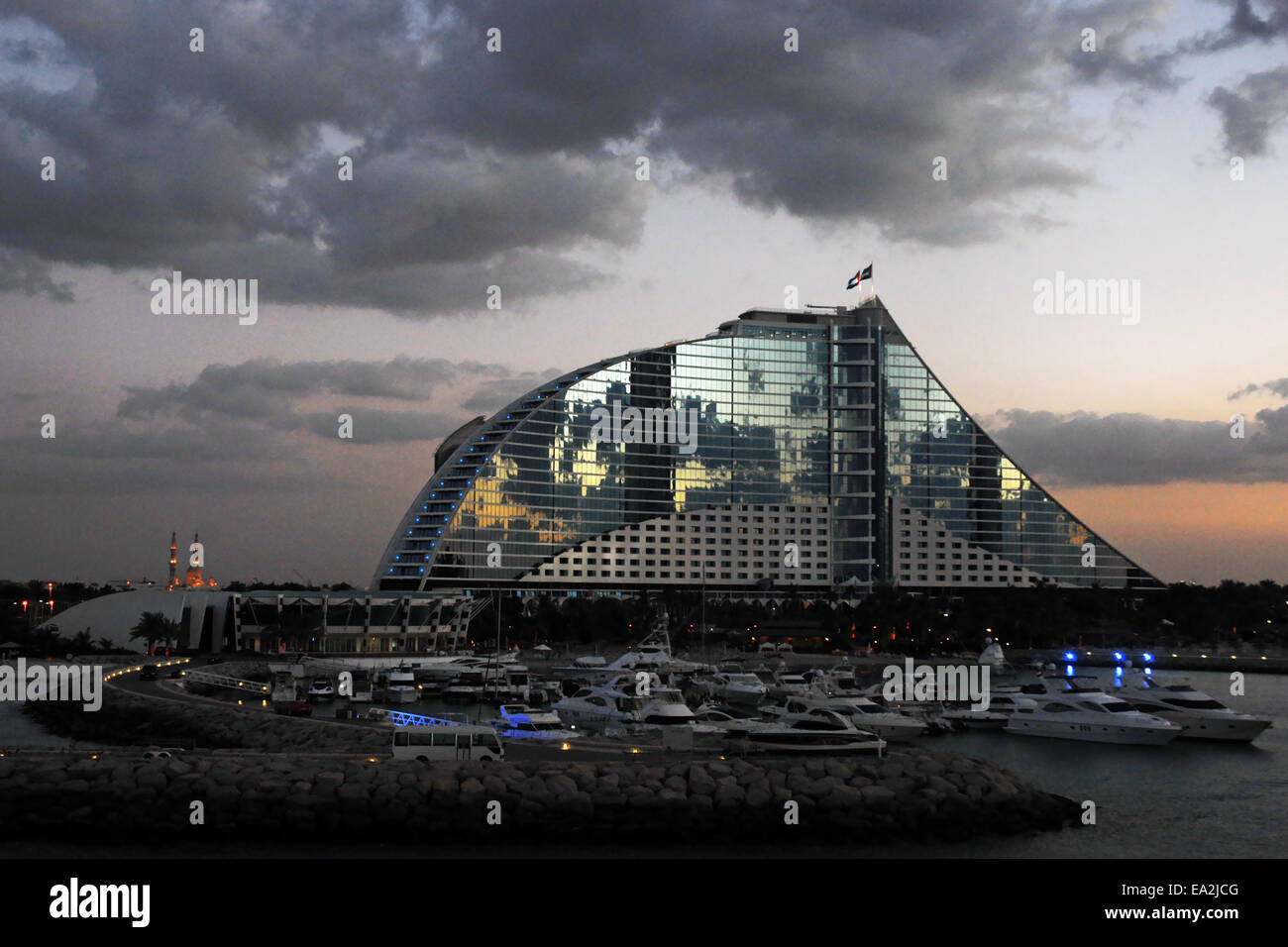 Jumeirah Beach Hotel de Dubaï, un bâtiment en forme de vague Banque D'Images