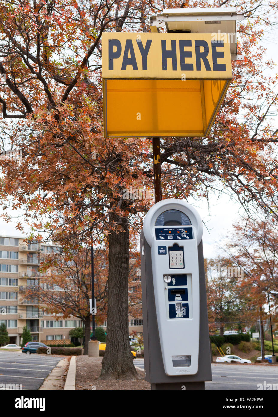 Parking meter numérique chez car park - USA Banque D'Images