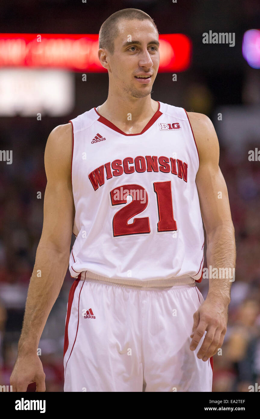 5 novembre 2014 : Wisconsin Badgers guard Josh Gasser # 21 au cours de l'exposition de la NCAA de basket-ball entre UW-Rangers Parkside et le Wisconsin Badgers au Kohl Center à Madison, WI. Le Wisconsin a défait UW-Parkside 77-40. John Fisher/CSM Banque D'Images