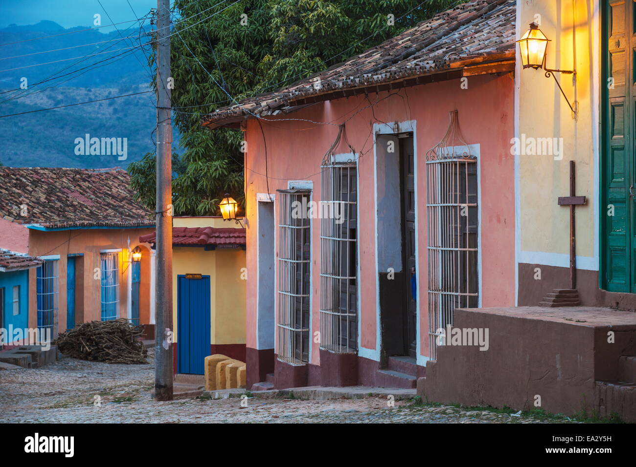 Rue colorée dans le centre historique, à la Trinité, Site de l'UNESCO, la province de Sancti Spiritus, Cuba, Antilles, Caraïbes Banque D'Images