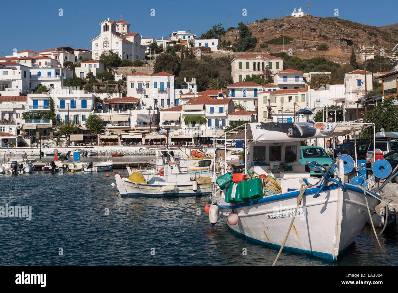Port de Batsi, Andros, Cyclades, îles grecques, Grèce, Europe Banque D'Images