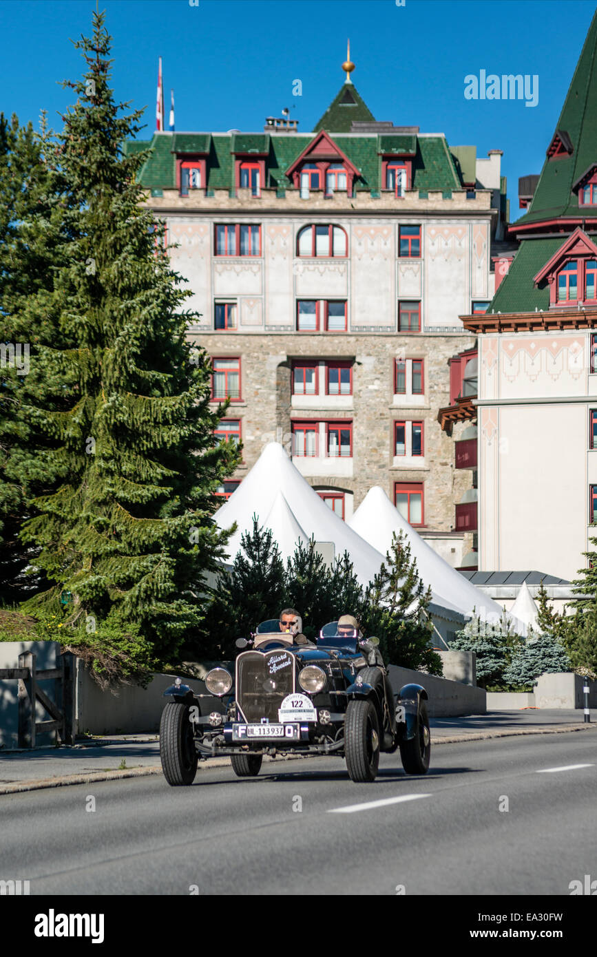 Allard spécial voiture vintage devant le Palace Hotel lors de la British Classic car Meeting 2014, St.Moritz, Suisse Banque D'Images